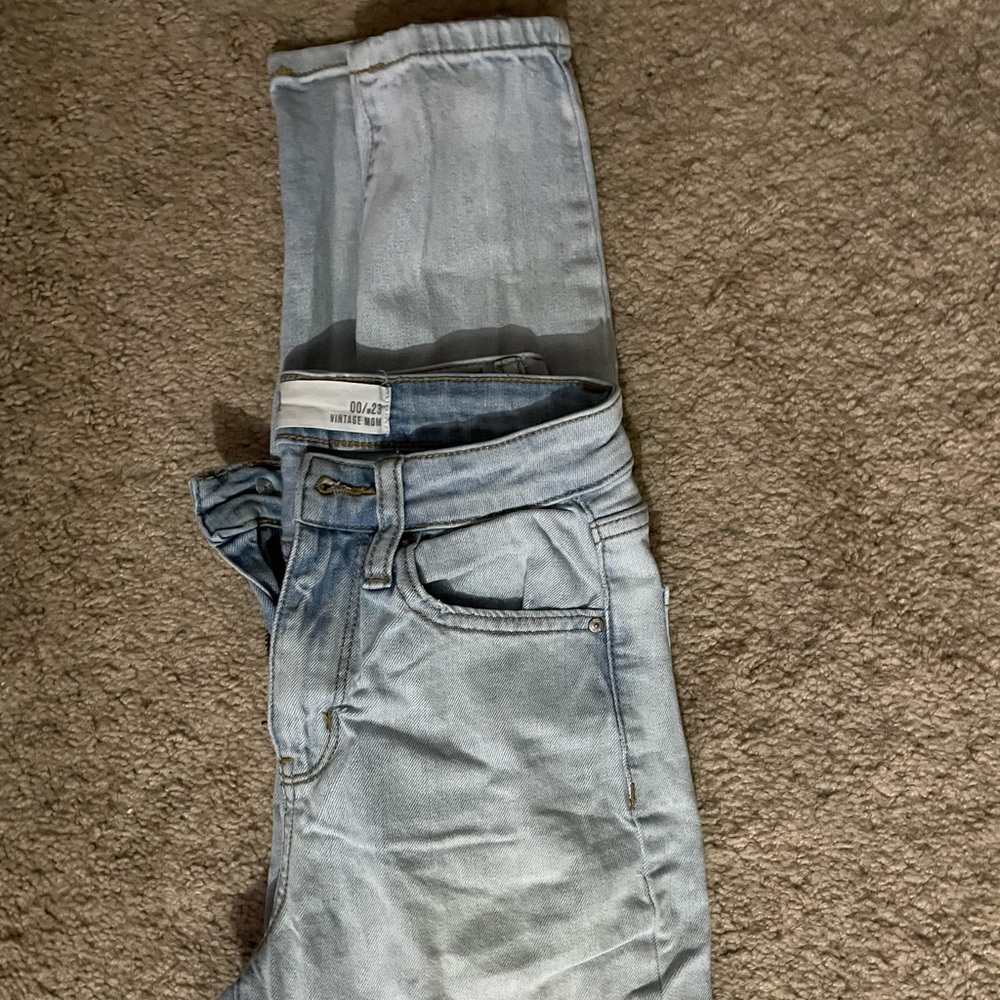 light wash mom jean